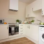 Stayzo Serviced Accommodation 16 Premier Lodge