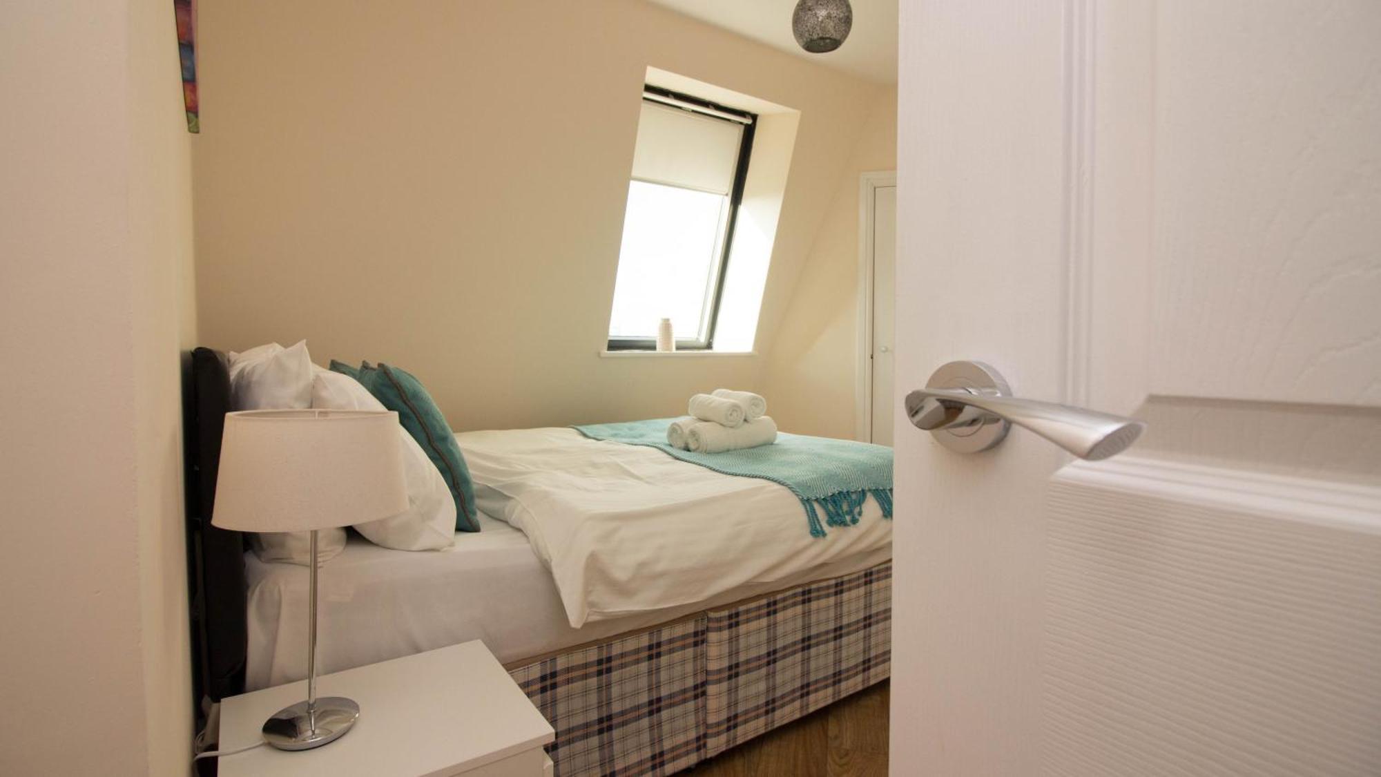 Stayzo Serviced 16 Premier * Southampton